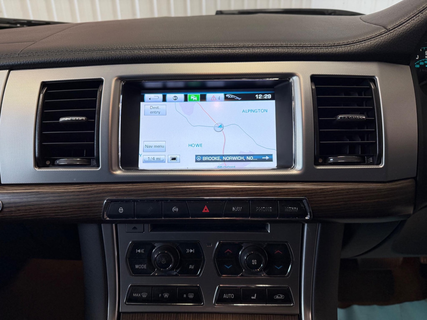 Used Jaguar XF 2013 for sale - 76753329: Photo 27