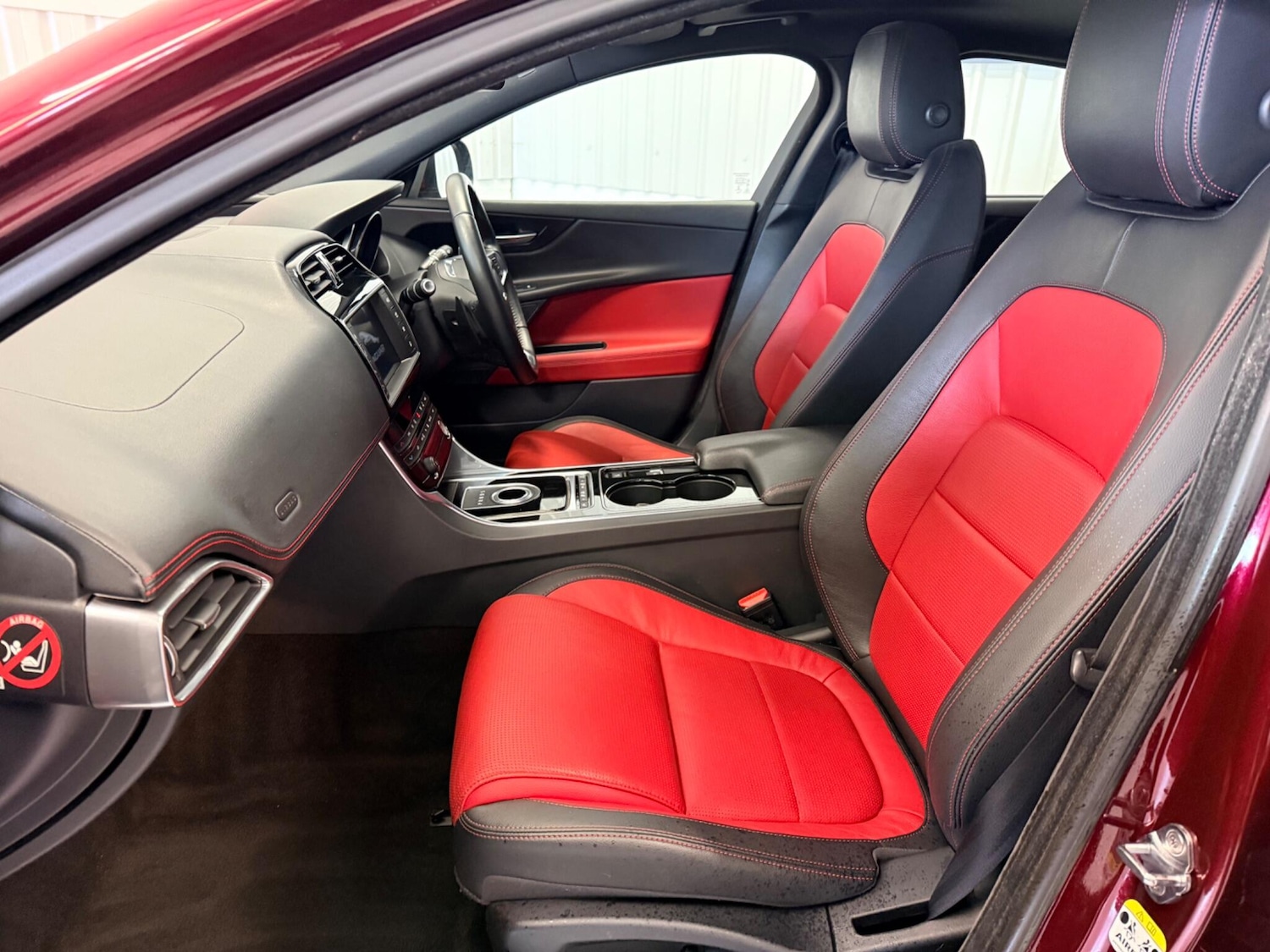 Used Jaguar XE 2015 for sale - 77883398: Photo 10