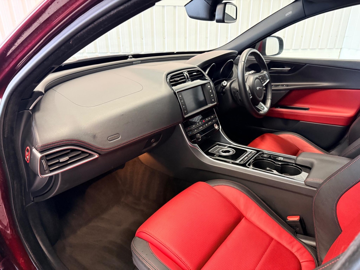 Used Jaguar XE 2015 for sale - 77883398: Photo 11