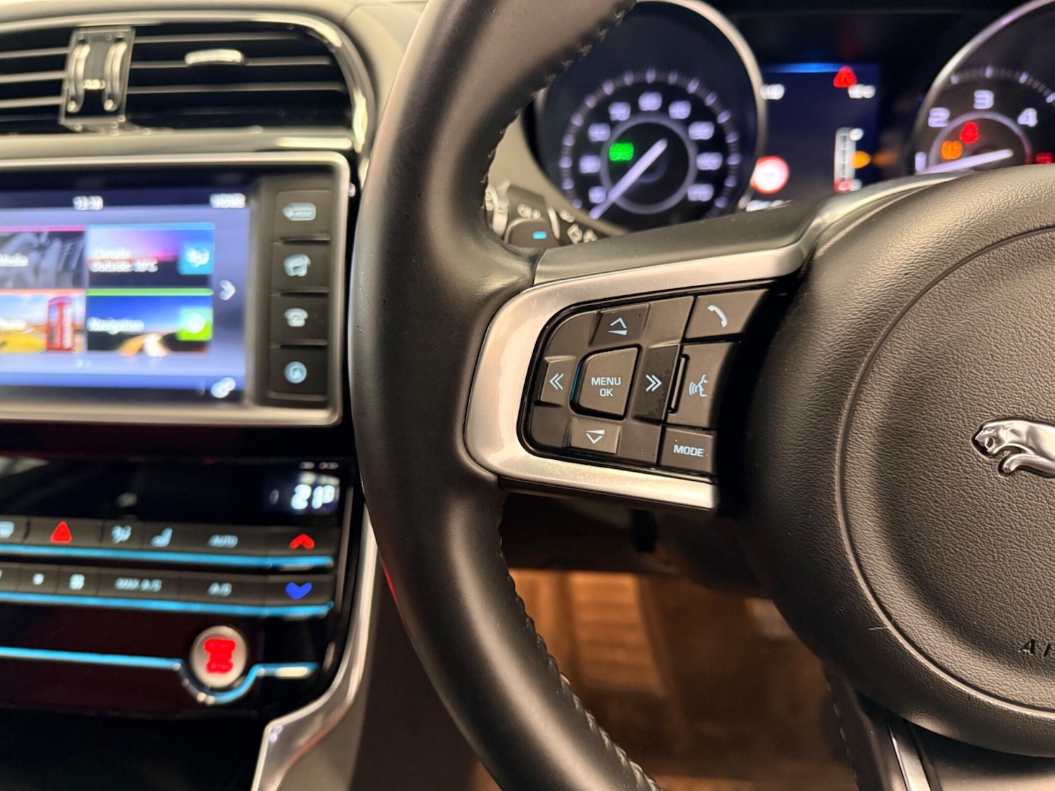 Used Jaguar XE 2015 for sale - 77883398: Photo 20