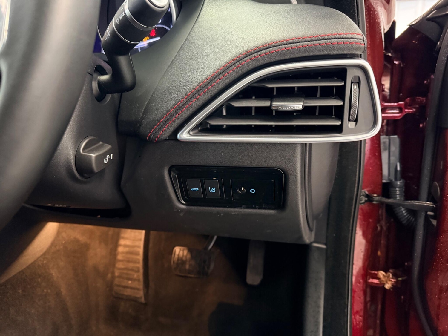 Used Jaguar XE 2015 for sale - 77883398: Photo 23