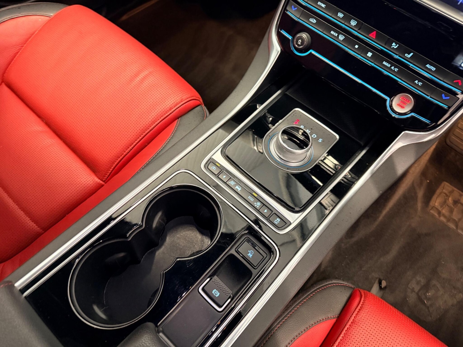 Used Jaguar XE 2015 for sale - 77883398: Photo 25