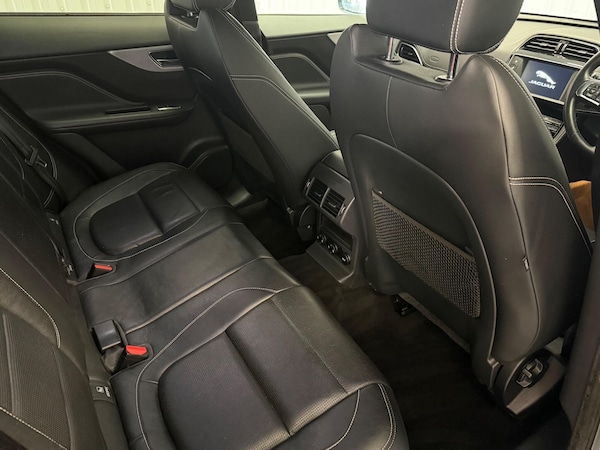 Used Jaguar F-Pace 2016 for sale - 76326720: Photo 14
