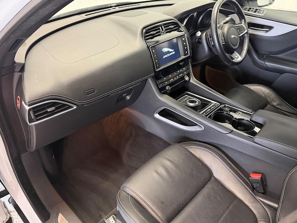 Used Jaguar F-Pace 2016 for sale - 76326720: Photo 16