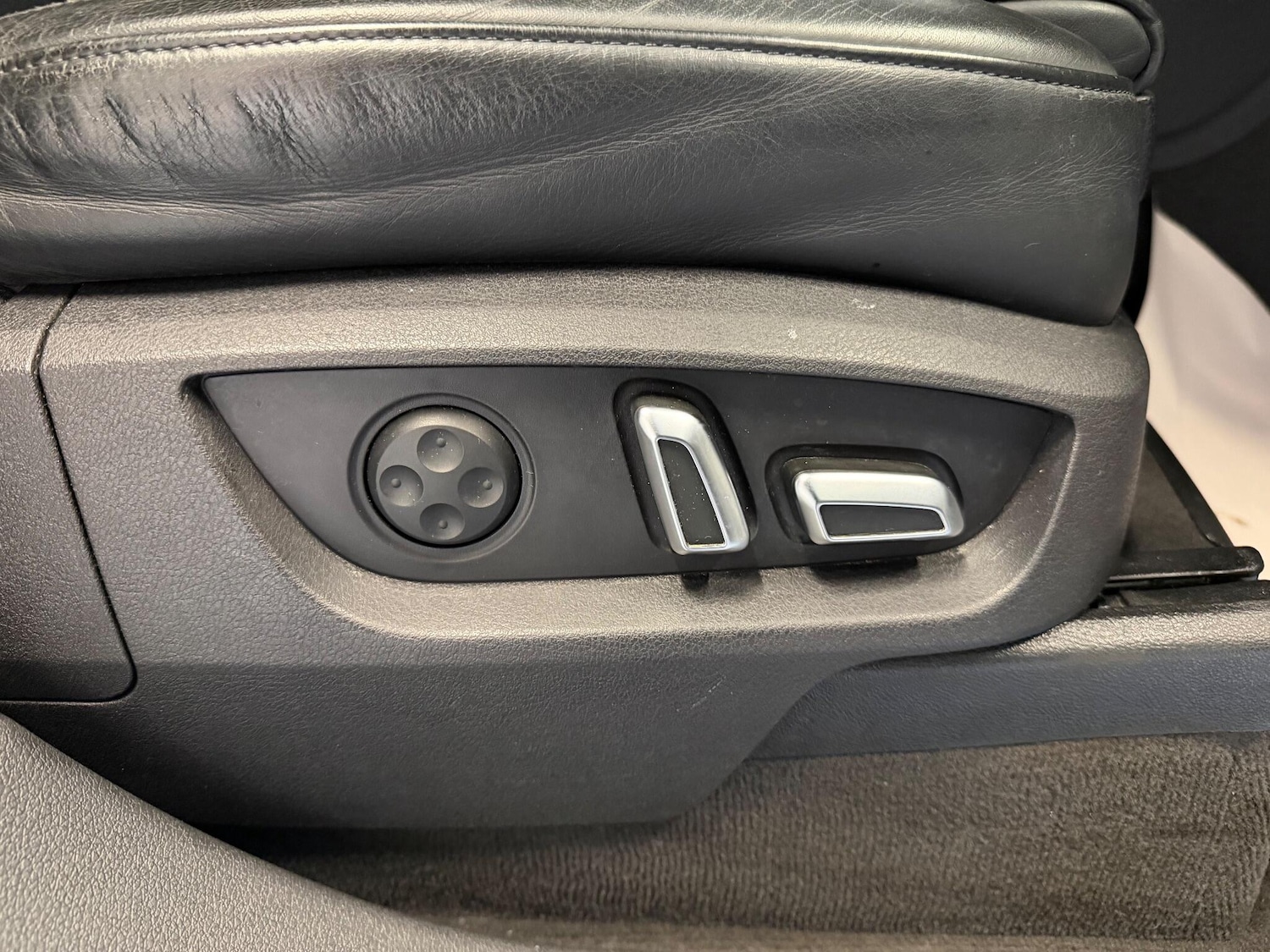 Used Audi Q7 2013 for sale - 76998945: Photo 32