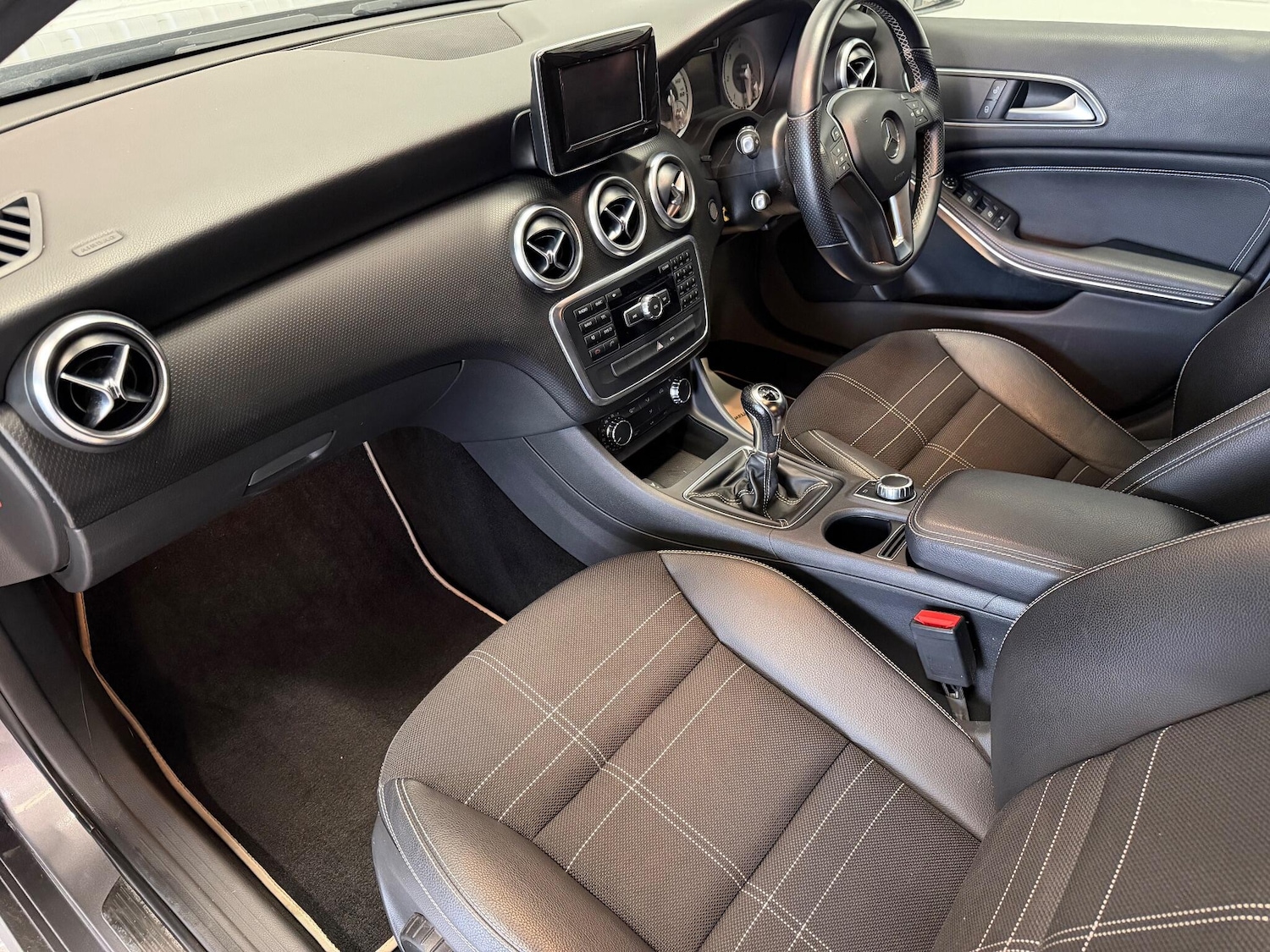 Used Mercedes-Benz A-Class 2013 for sale - 76549761: Photo 15