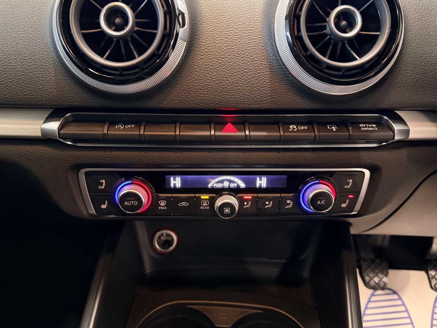 Used Audi A3 Cabriolet 2015 for sale - 76832922: Photo 28