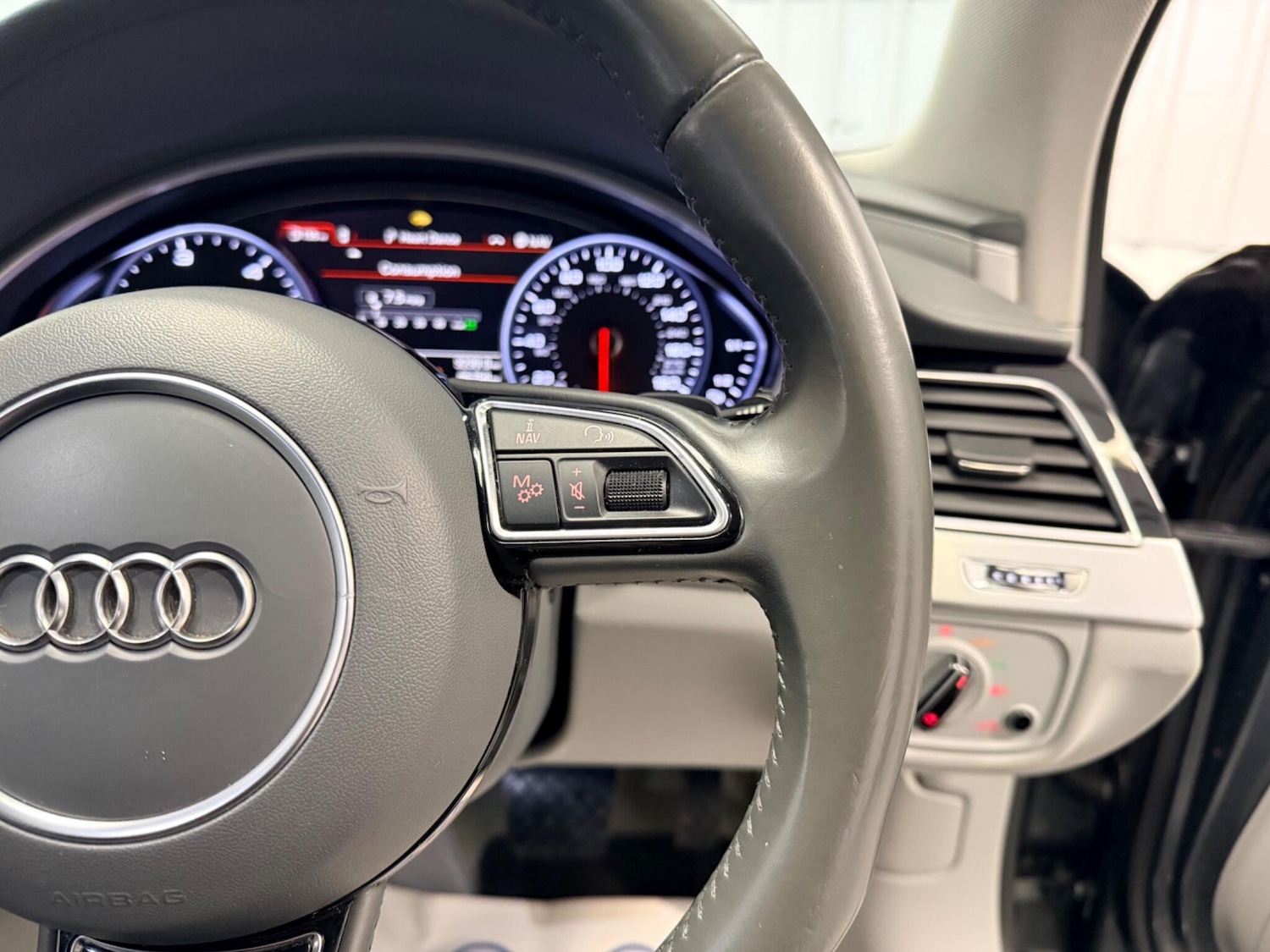 Used Audi A8 2016 for sale - 77625960: Photo 22