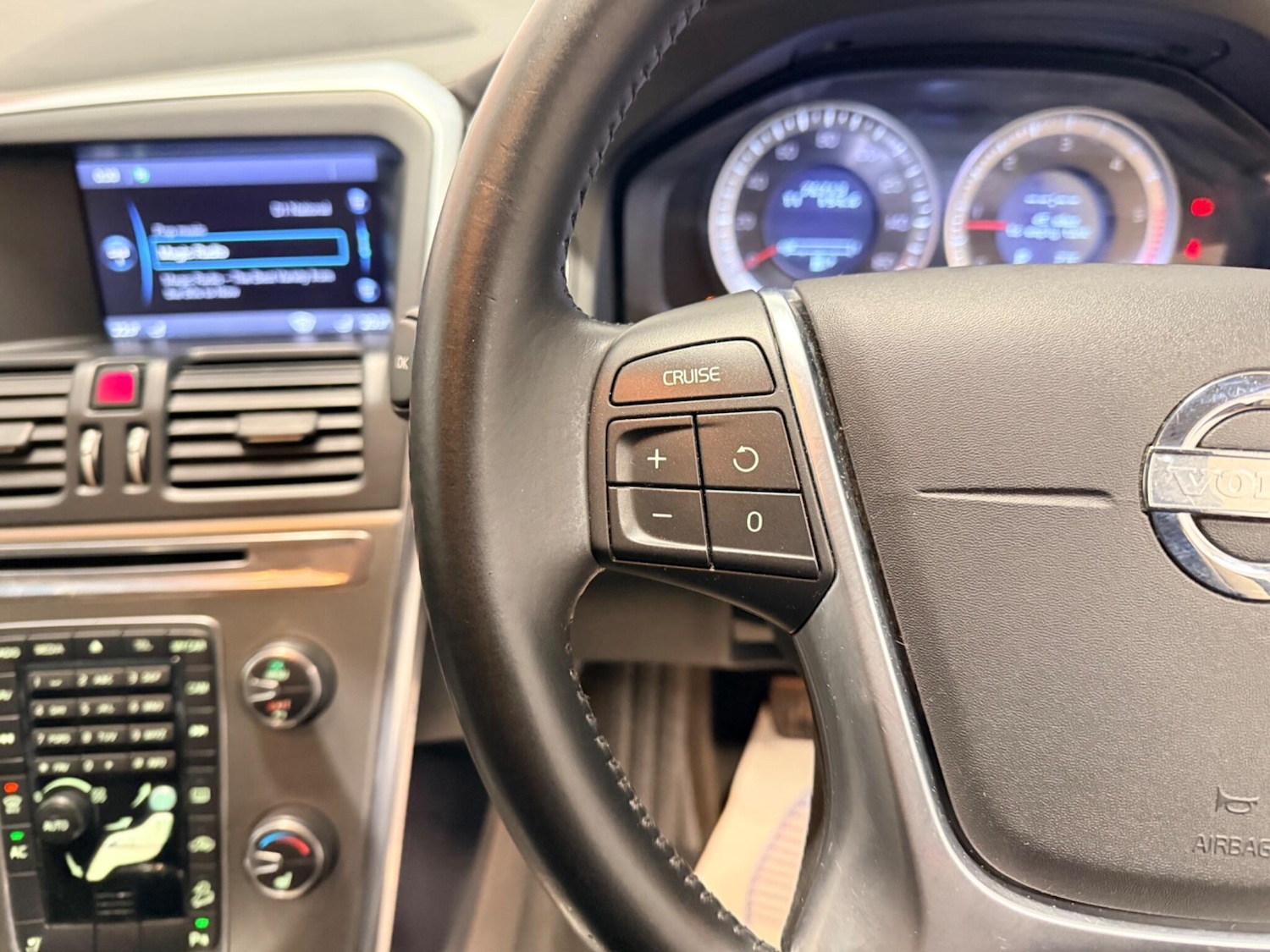 Used Volvo XC60 2012 for sale - 77411711: Photo 19