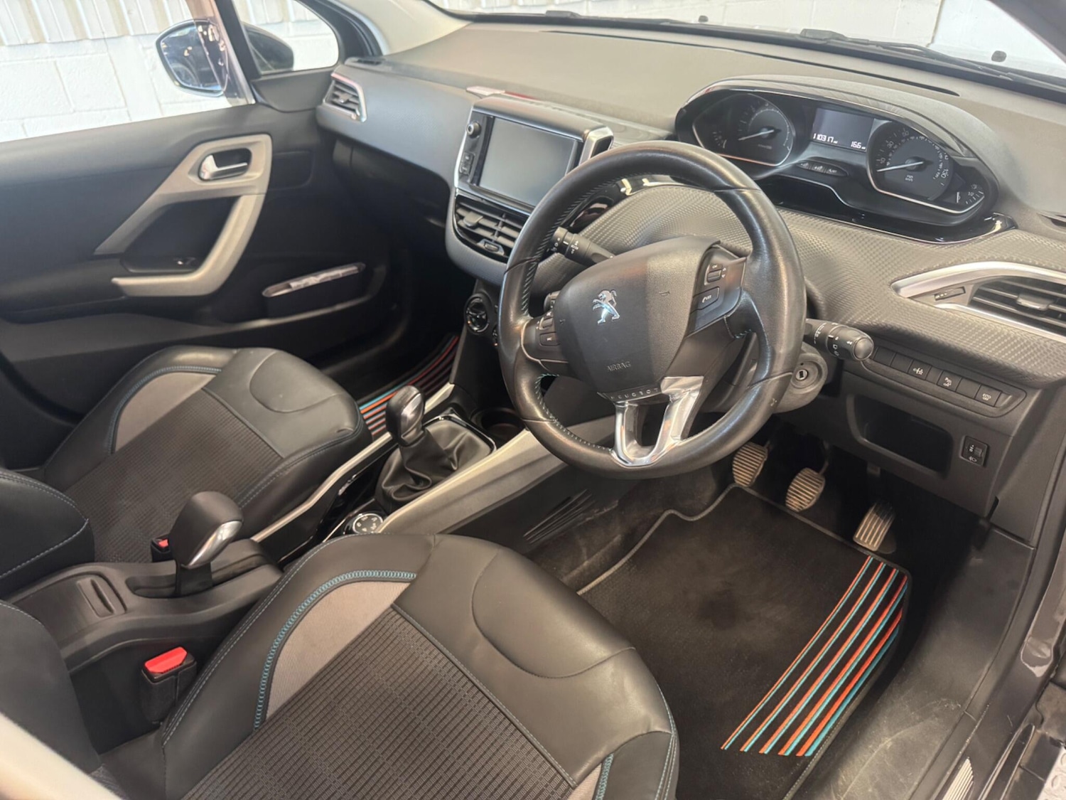 Used Peugeot 2008 2015 for sale - 78170971: Photo 16