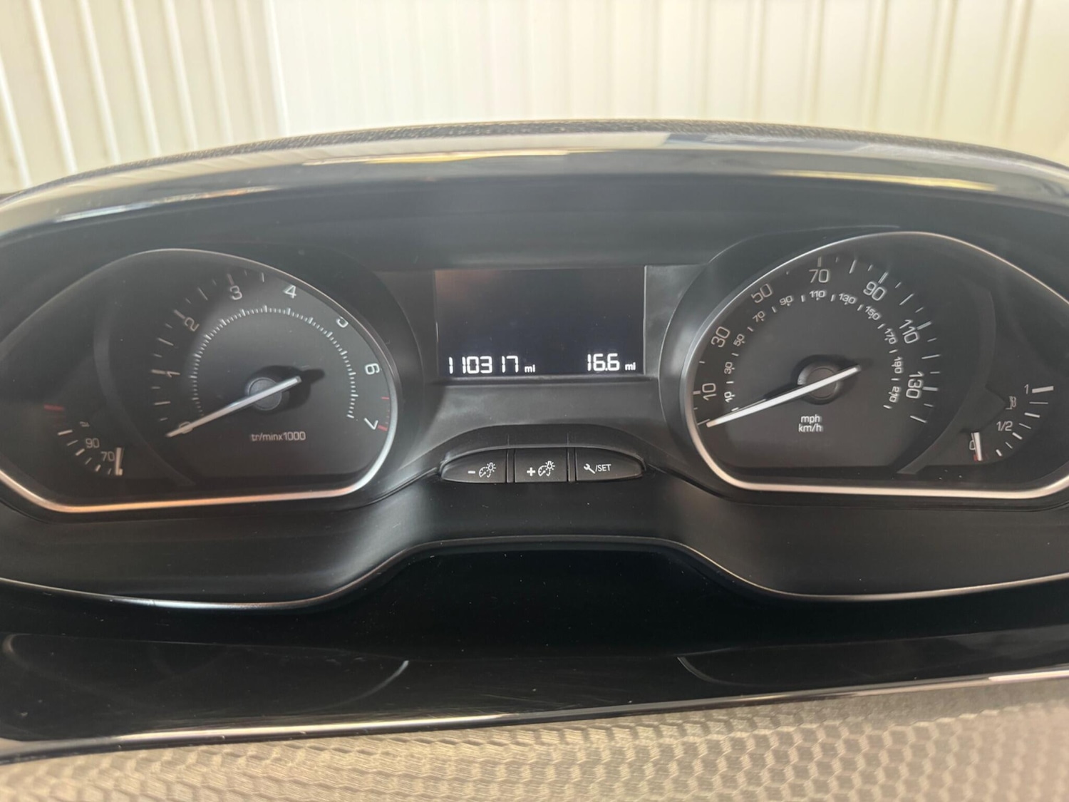 Used Peugeot 2008 2015 for sale - 78170971: Photo 24