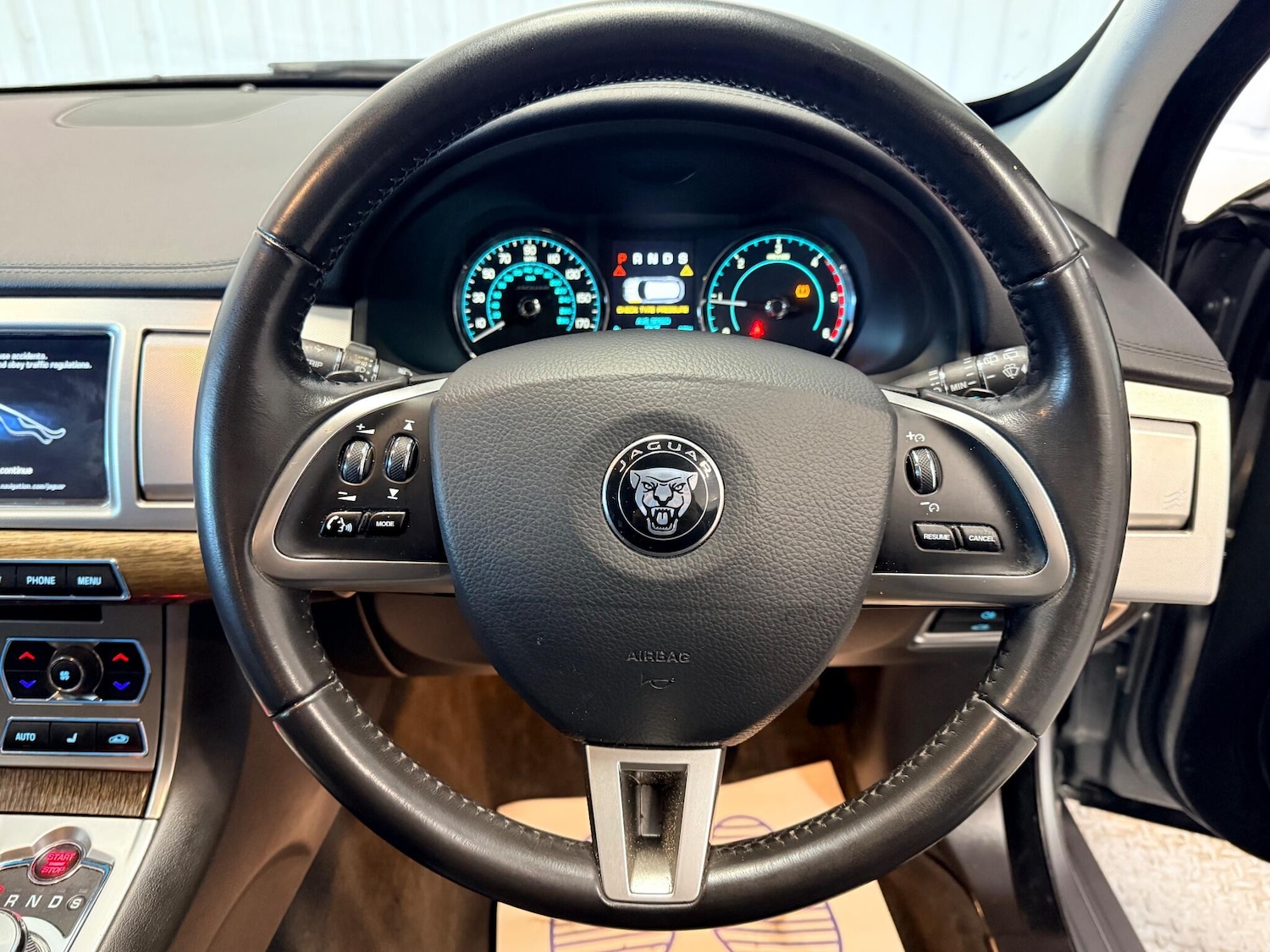 Used Jaguar XF 2014 for sale - 76913582: Photo 21