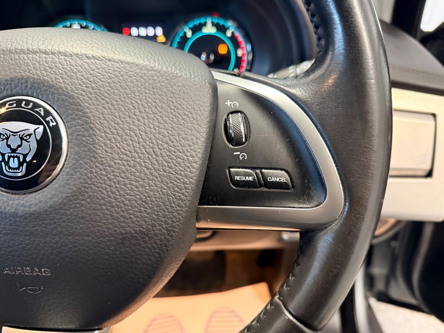 Used Jaguar XF 2014 for sale - 76913582: Photo 24