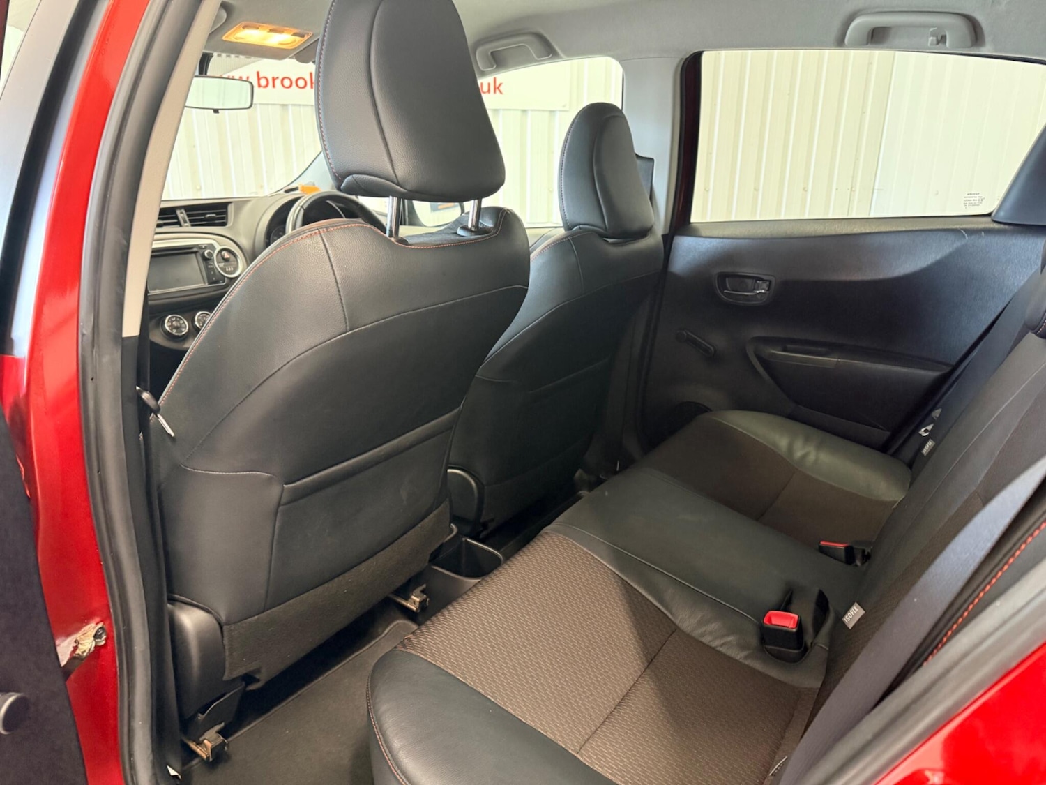 Used Toyota Yaris 2012 for sale - 77598270: Photo 13