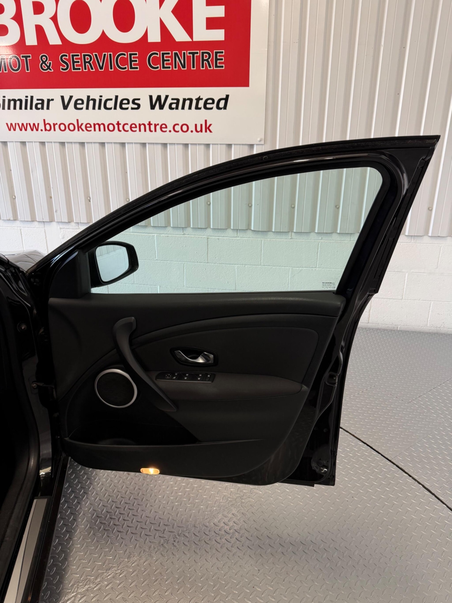 Used Renault Megane 2009 for sale - 77737721: Photo 16