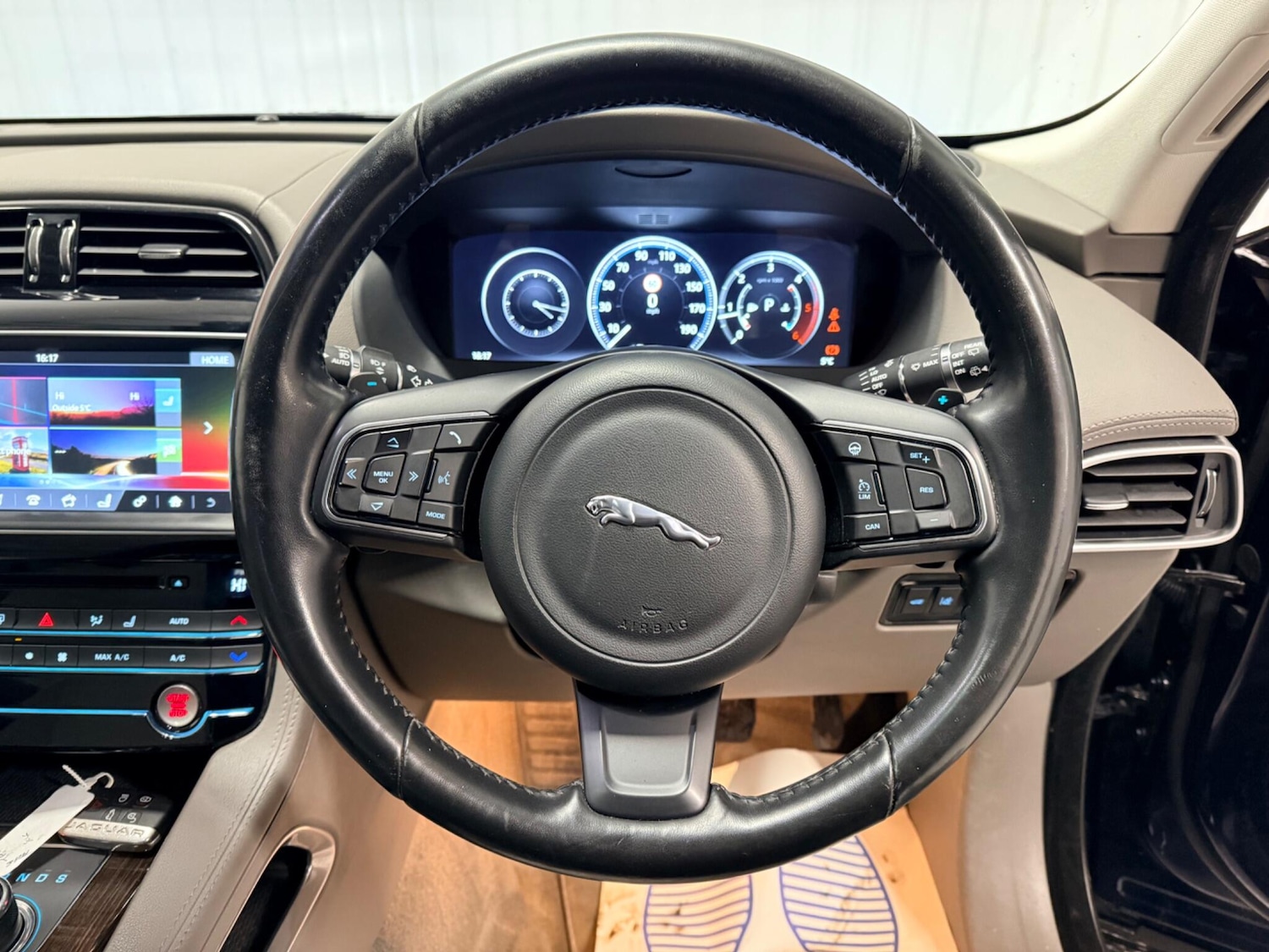 Used Jaguar F-Pace 2017 for sale - 77424893: Photo 20