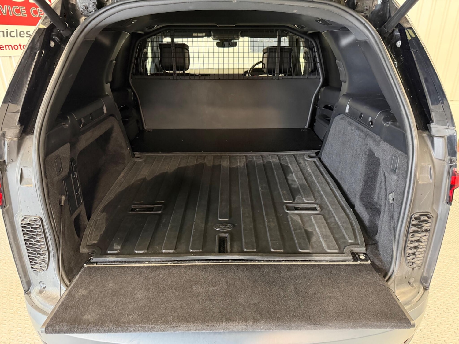 Used Land Rover Discovery 2021 for sale - 77909719: Photo 11