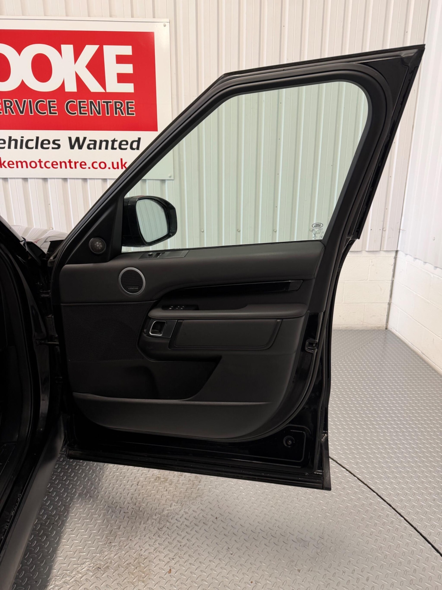 Used Land Rover Discovery 2021 for sale - 77909719: Photo 17