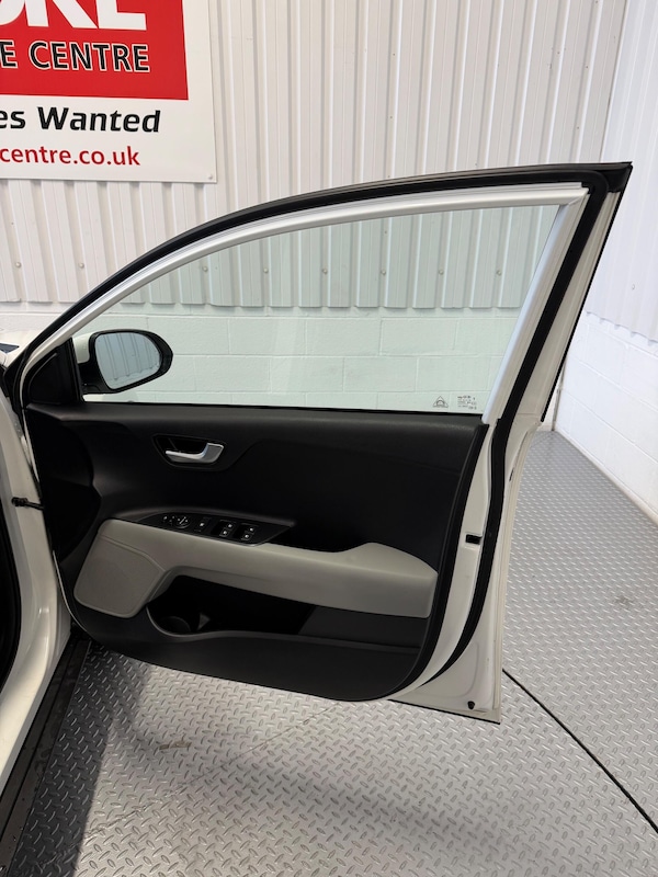 Used Kia Stonic 2018 for sale - 76294548: Photo 14