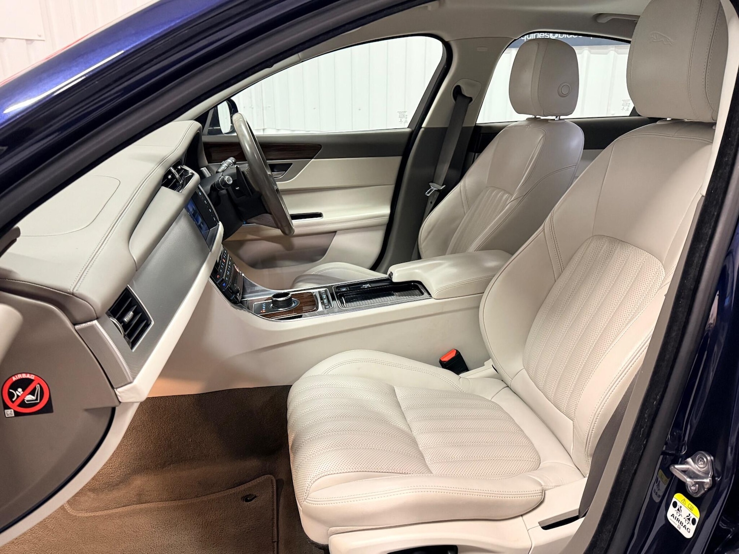 Used Jaguar XF 2017 for sale - 76632913: Photo 14