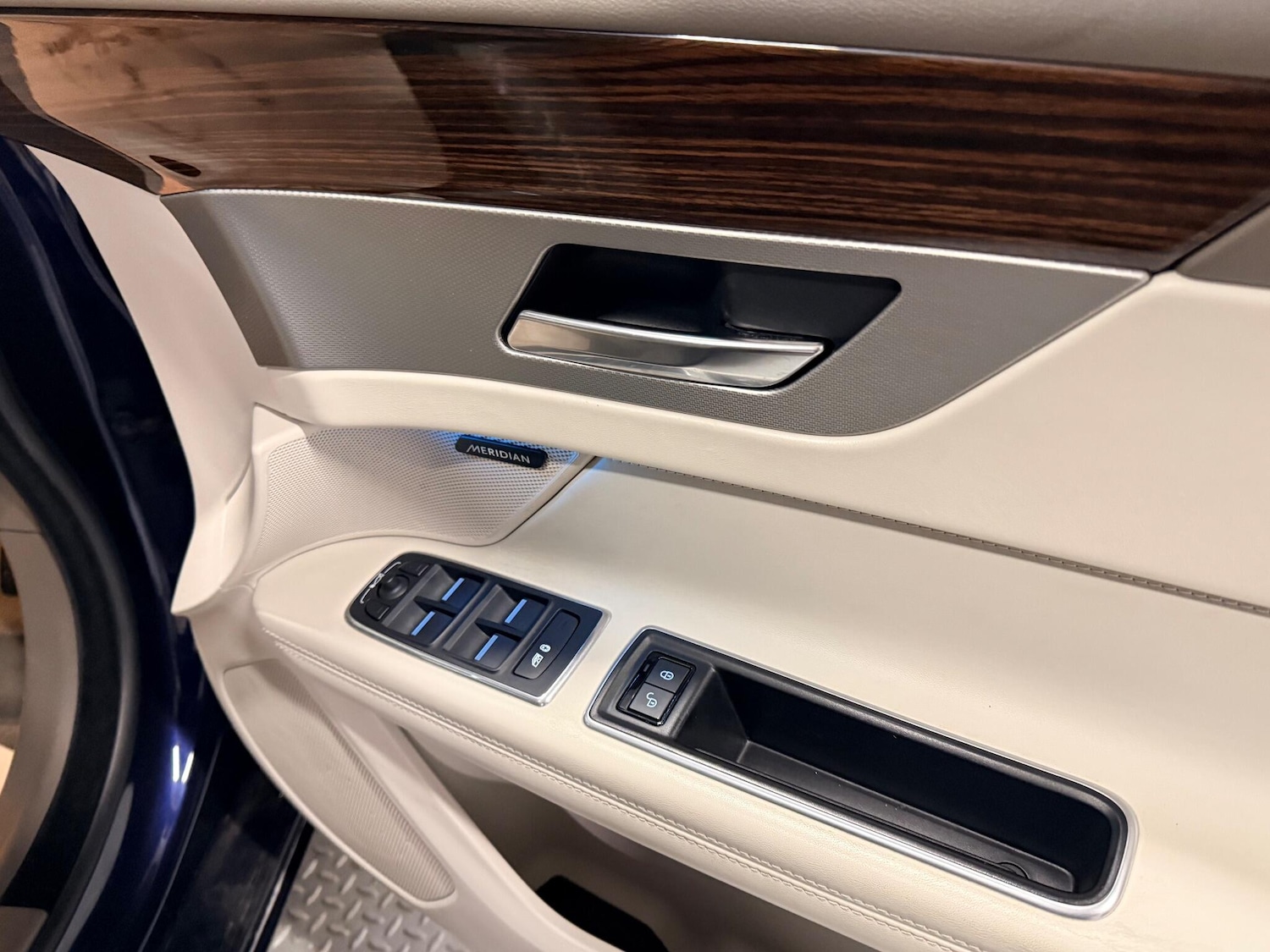 Used Jaguar XF 2017 for sale - 76632913: Photo 18