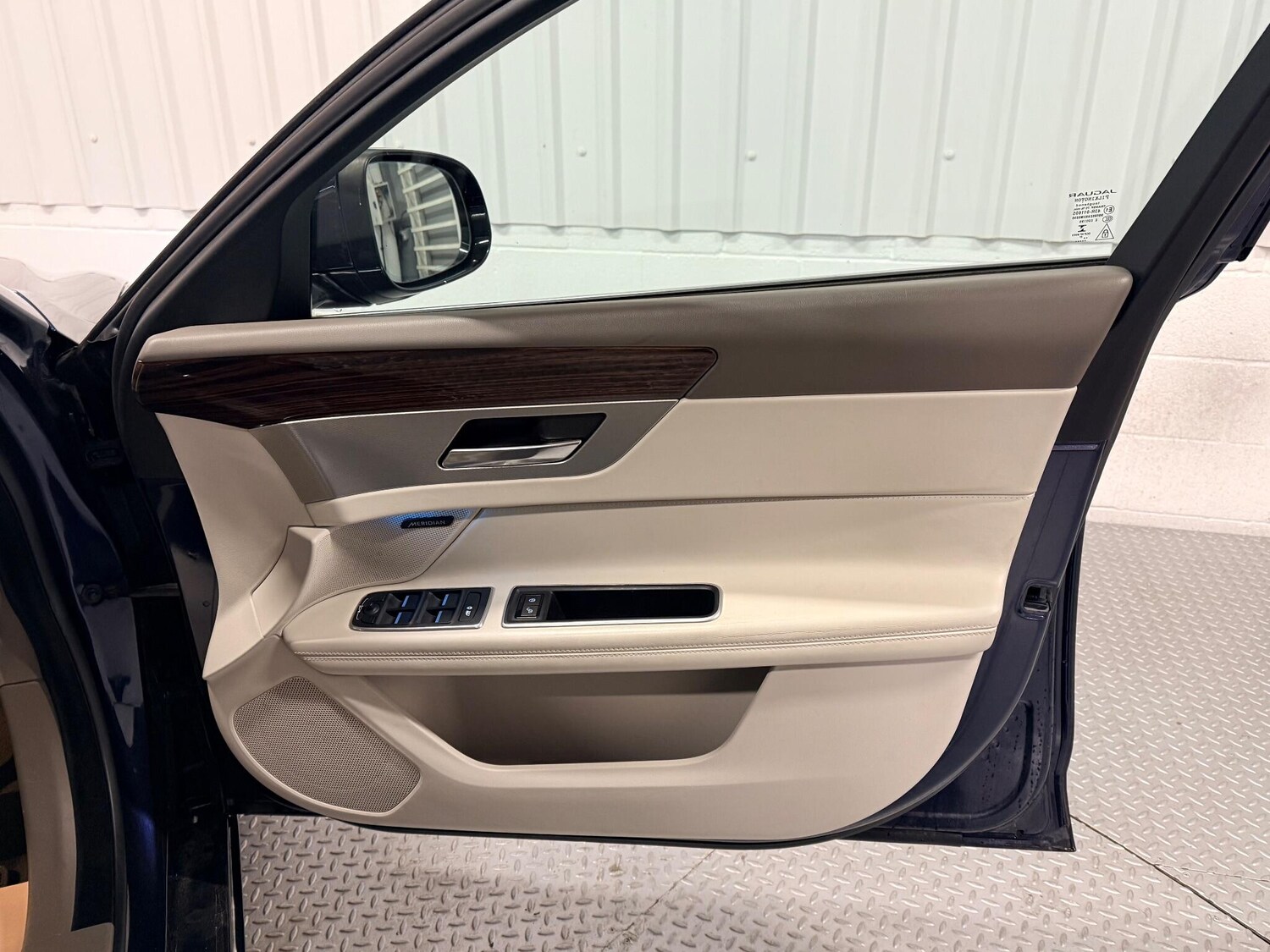 Used Jaguar XF 2017 for sale - 76632913: Photo 19