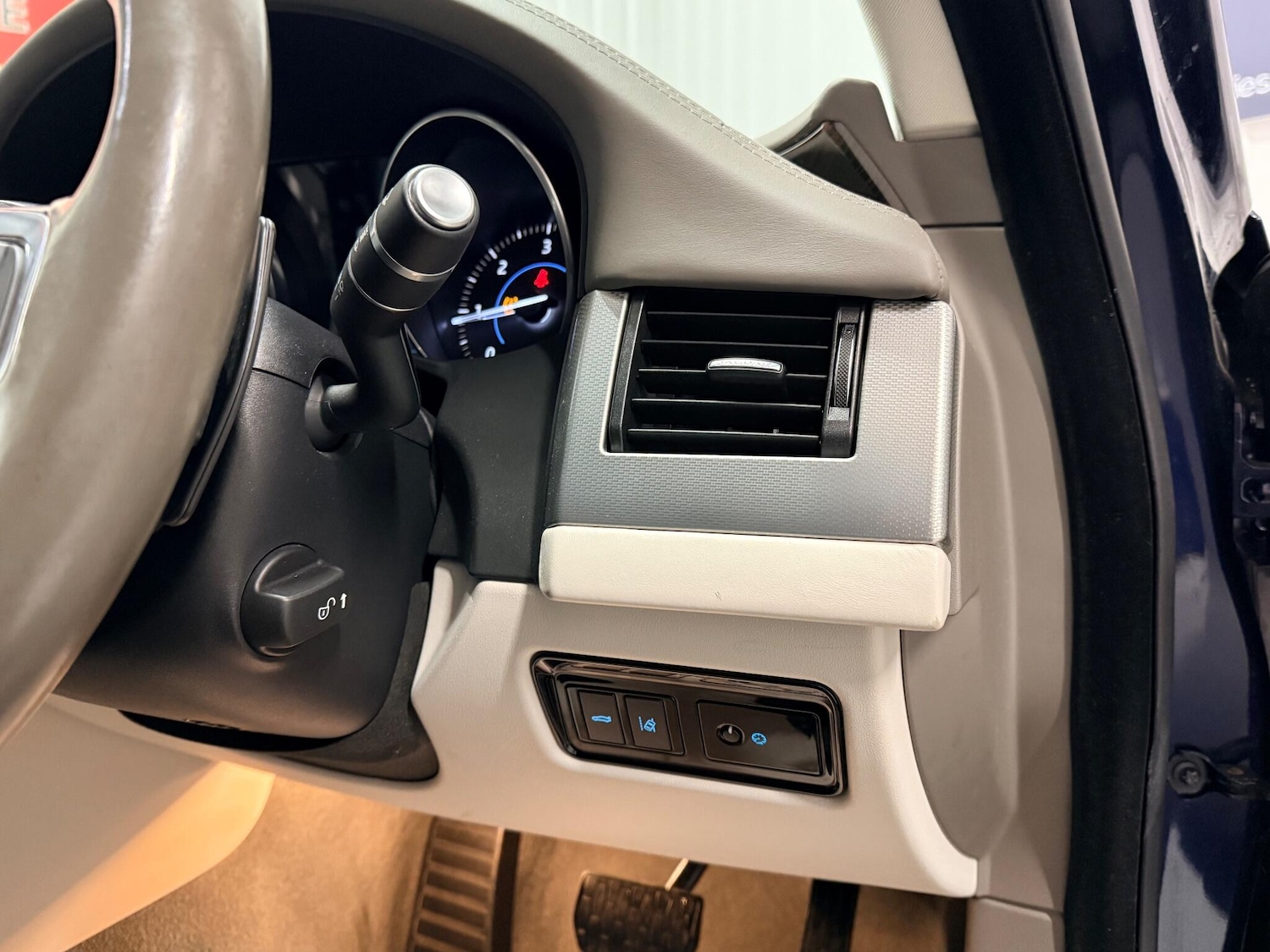 Used Jaguar XF 2017 for sale - 76632913: Photo 24