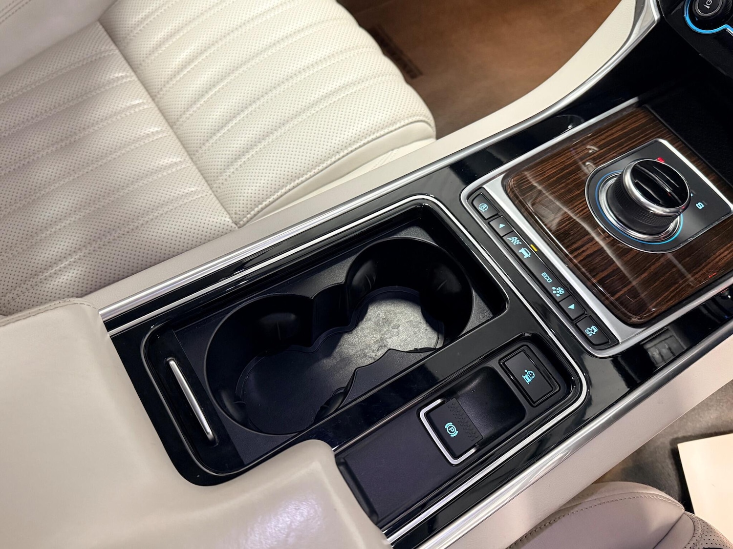 Used Jaguar XF 2017 for sale - 76632913: Photo 31