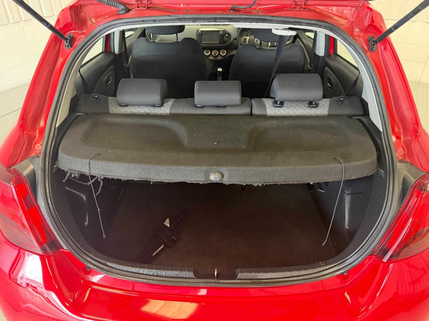 Used Toyota Yaris 2015 for sale - 77854138: Photo 11