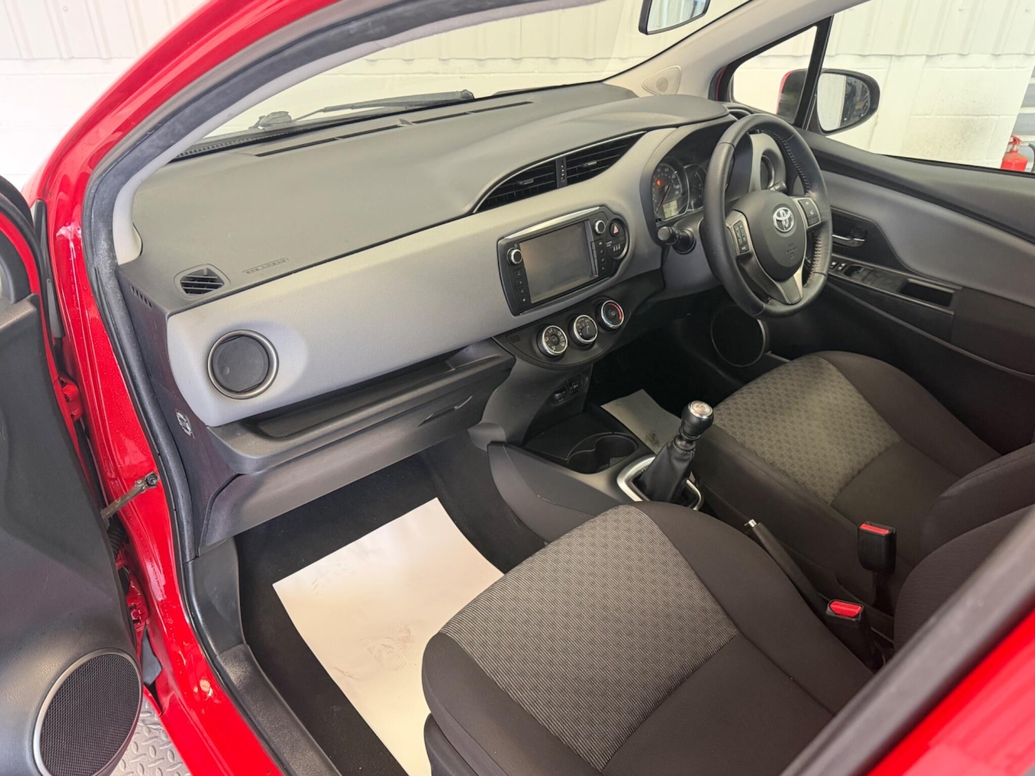 Used Toyota Yaris 2015 for sale - 77854138: Photo 15