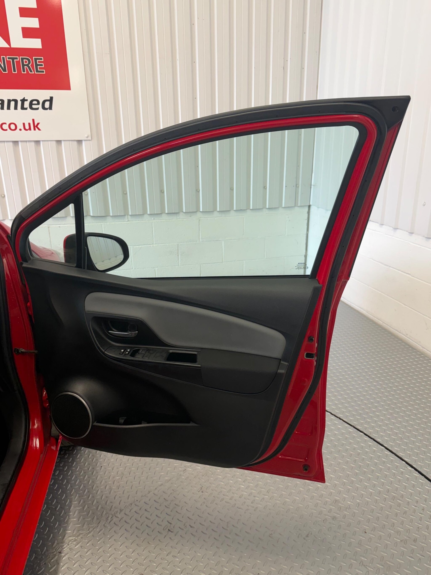 Used Toyota Yaris 2015 for sale - 77854138: Photo 16