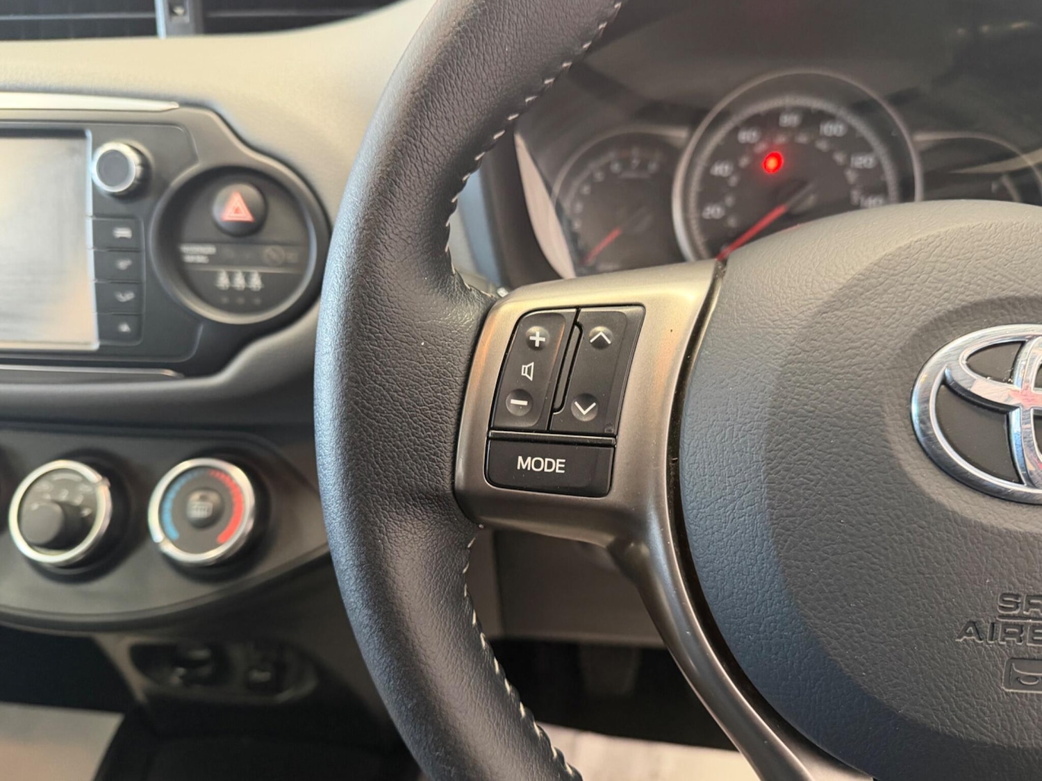 Used Toyota Yaris 2015 for sale - 77854138: Photo 19