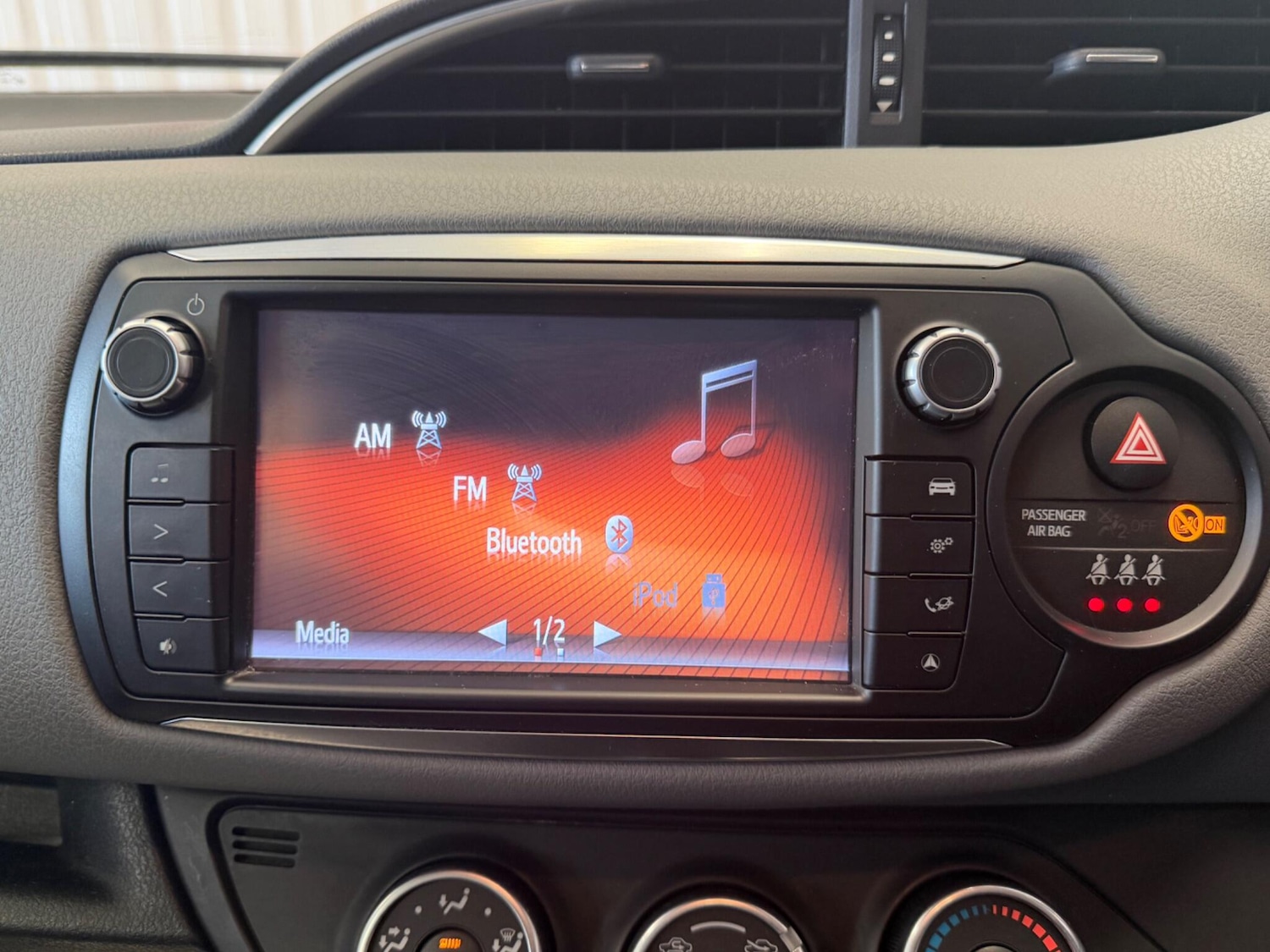 Used Toyota Yaris 2015 for sale - 77854138: Photo 24