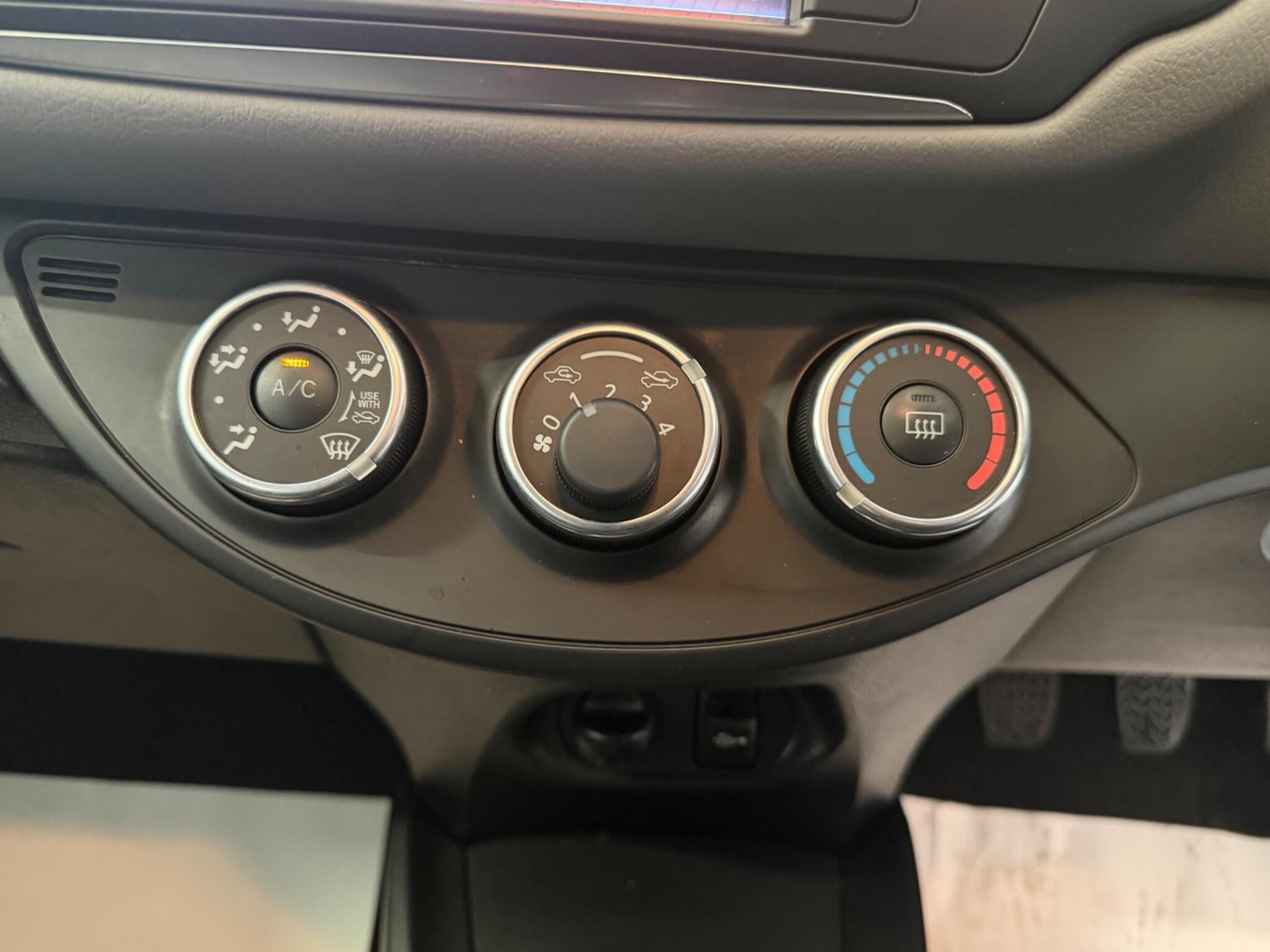 Used Toyota Yaris 2015 for sale - 77854138: Photo 26