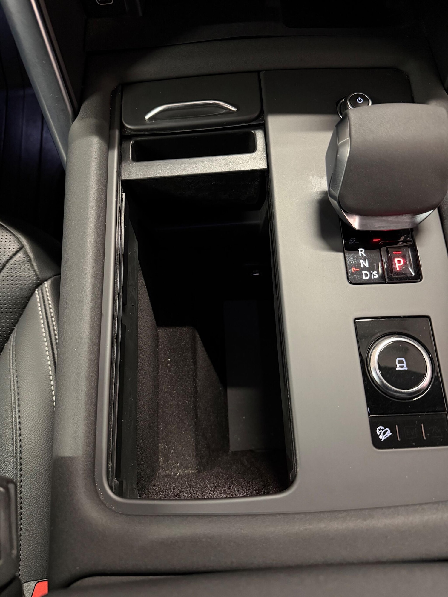 Used Land Rover Discovery 2021 for sale - 76634018: Photo 31