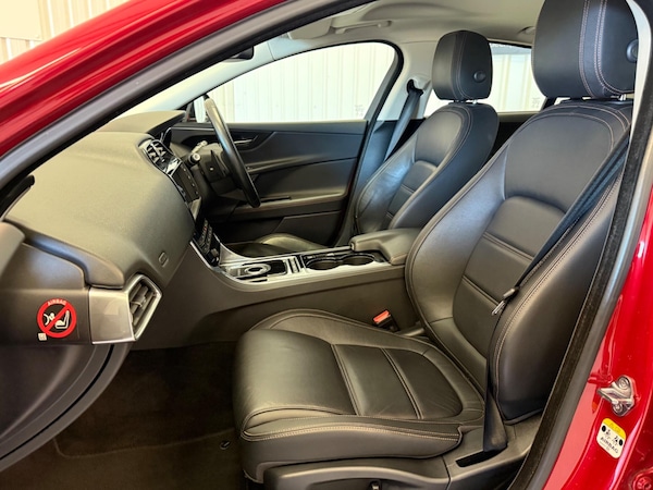 Used Jaguar XE 2015 for sale - 75589331: Photo 14