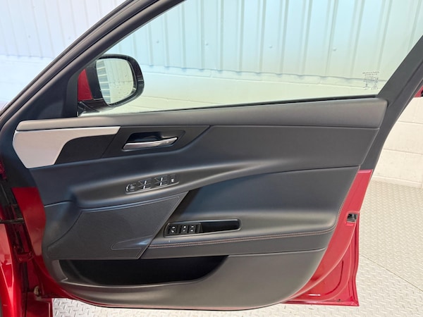 Used Jaguar XE 2015 for sale - 75589331: Photo 19