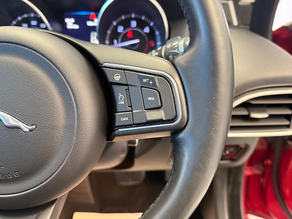 Used Jaguar XE 2015 for sale - 75589331: Photo 26