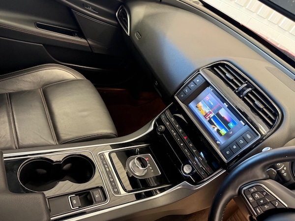 Used Jaguar XE 2015 for sale - 75589331: Photo 29