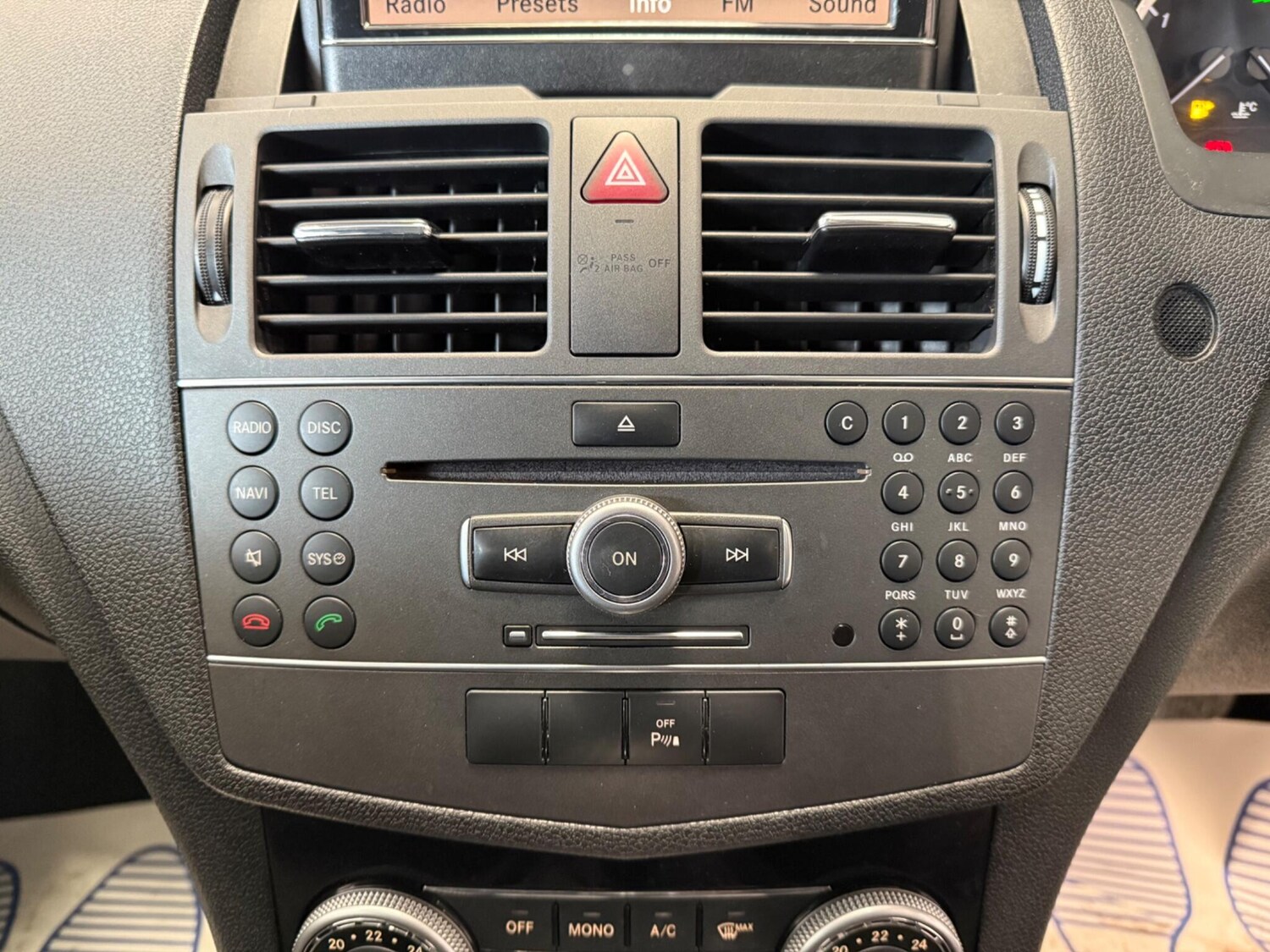 Used Mercedes-Benz C Class 2010 for sale - 76433269: Photo 29