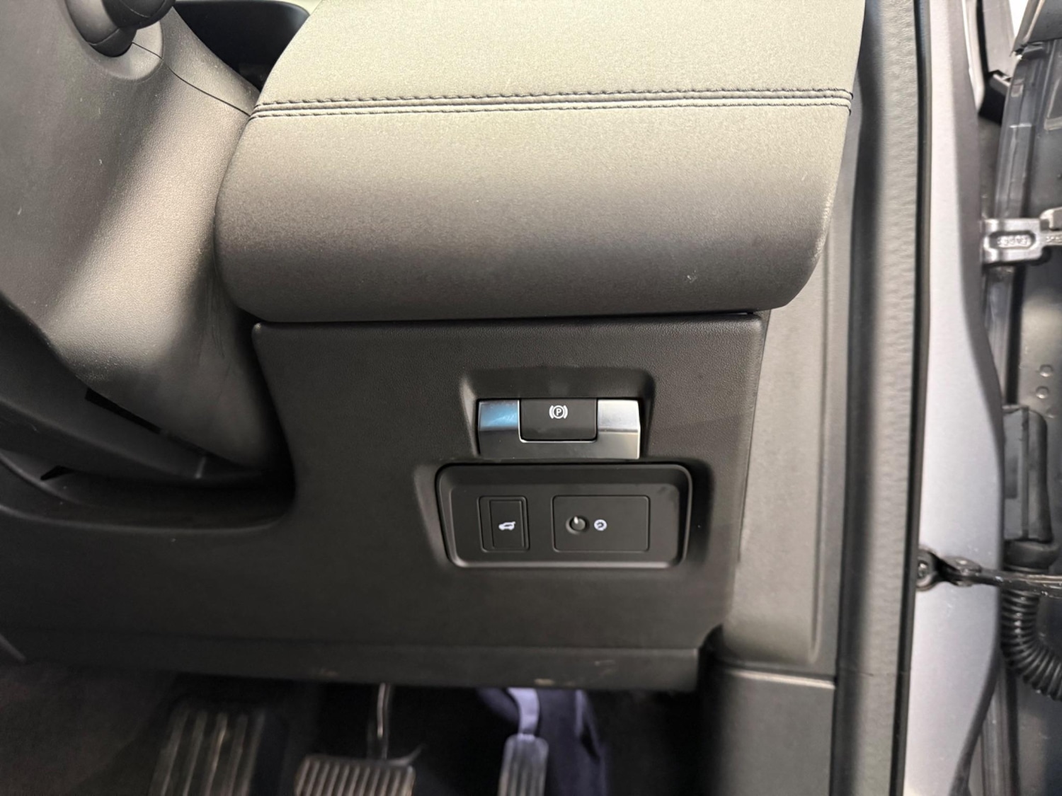 Used Land Rover Discovery Sport 2020 for sale - 76898790: Photo 31