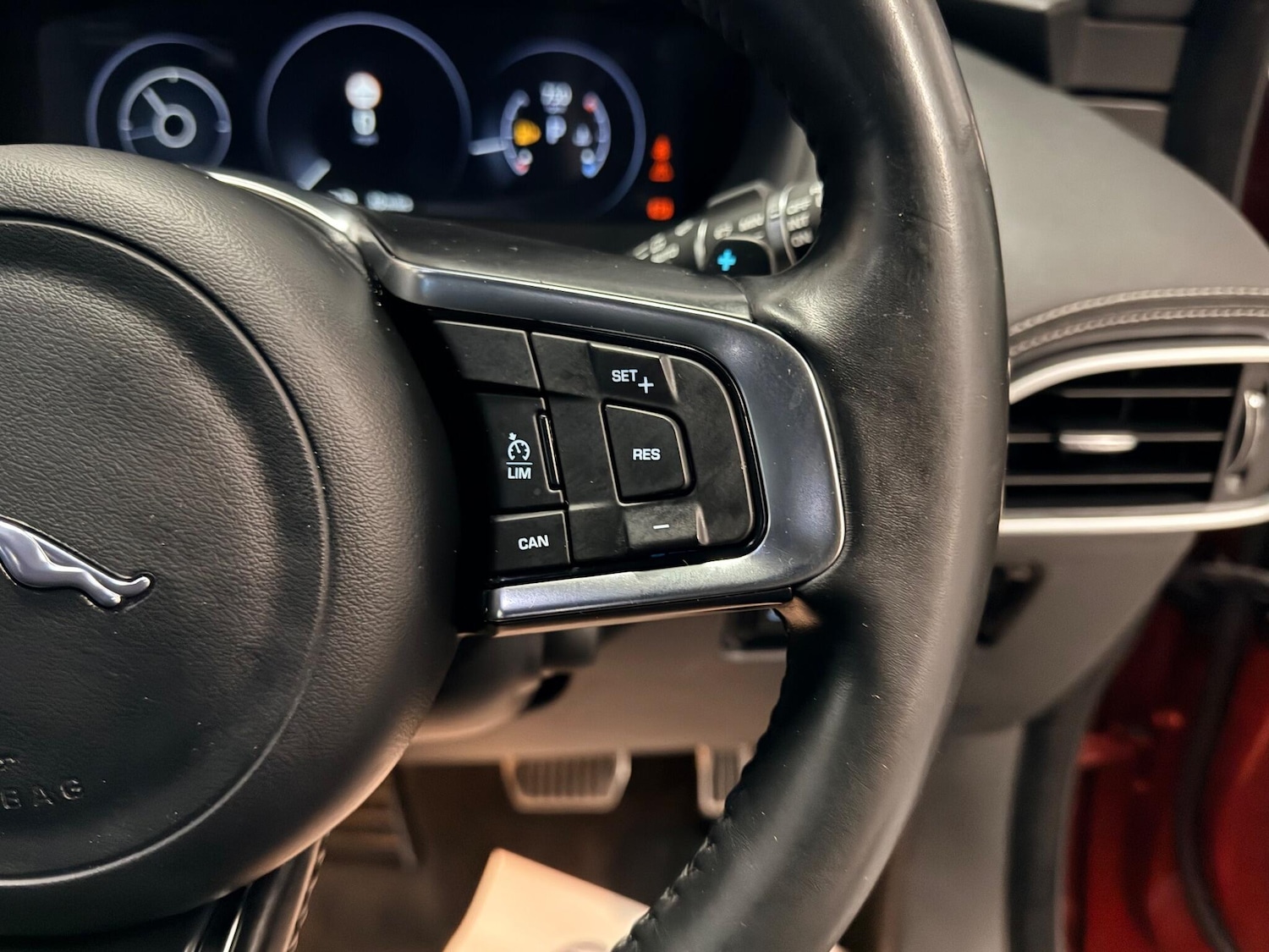 Used Jaguar F-Pace 2017 for sale - 77784509: Photo 21