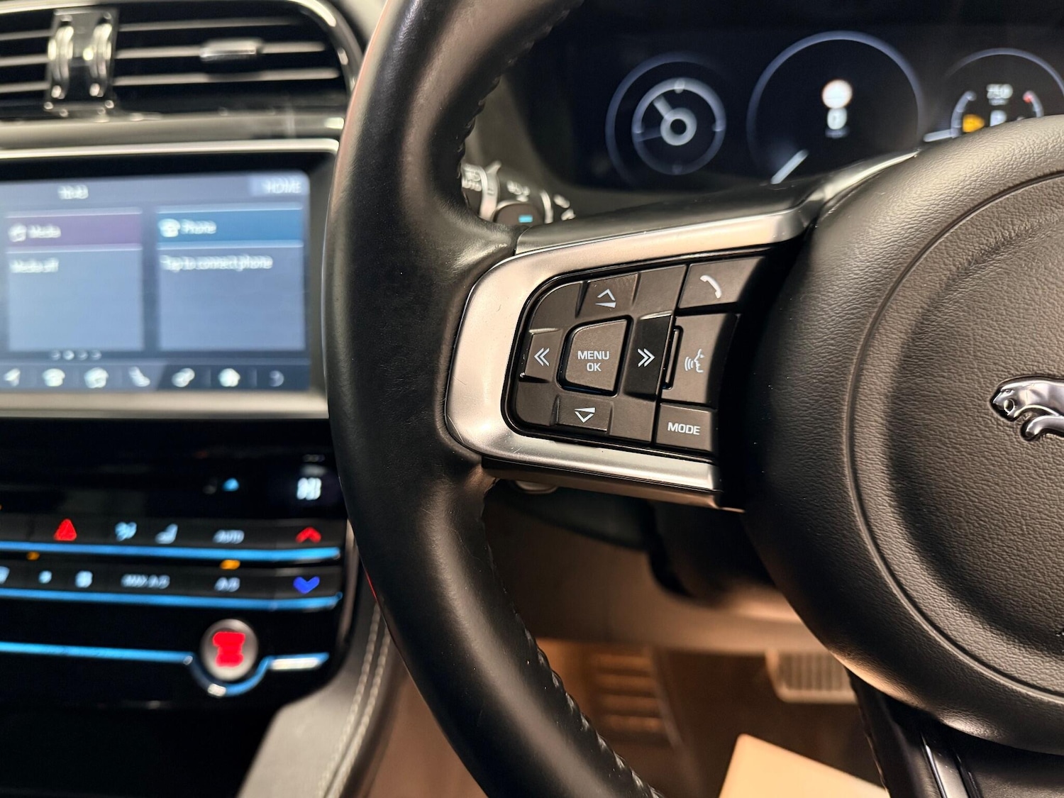 Used Jaguar F-Pace 2017 for sale - 77784509: Photo 22