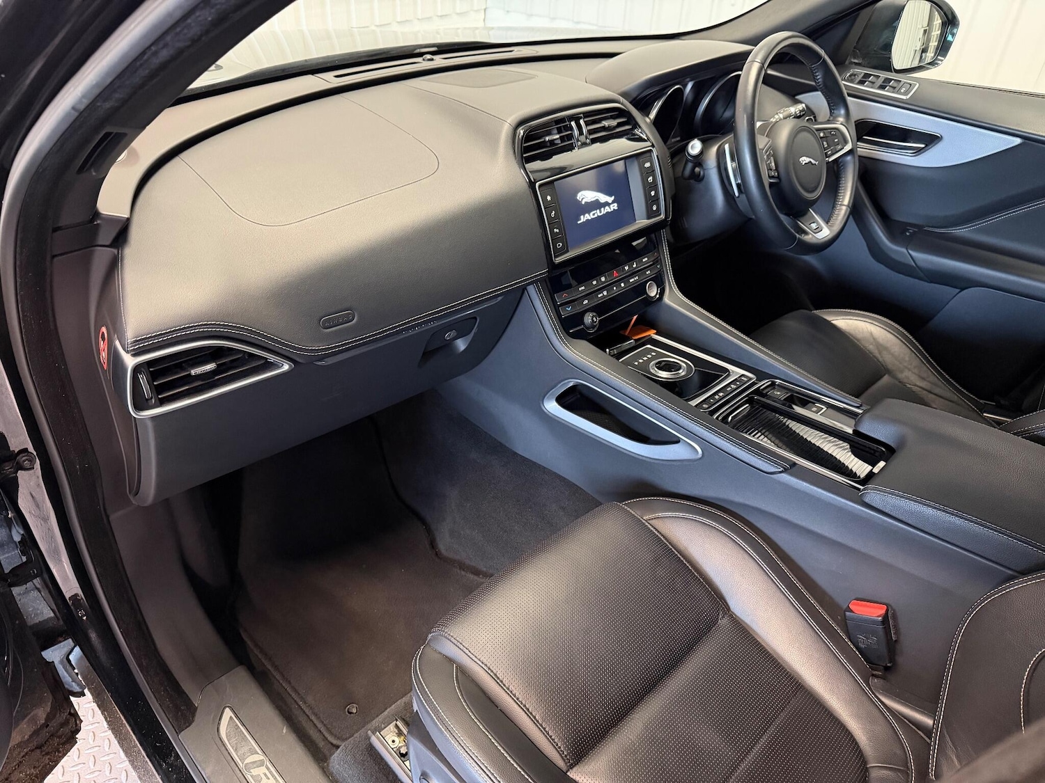 Used Jaguar F-Pace 2017 for sale - 77081551: Photo 16