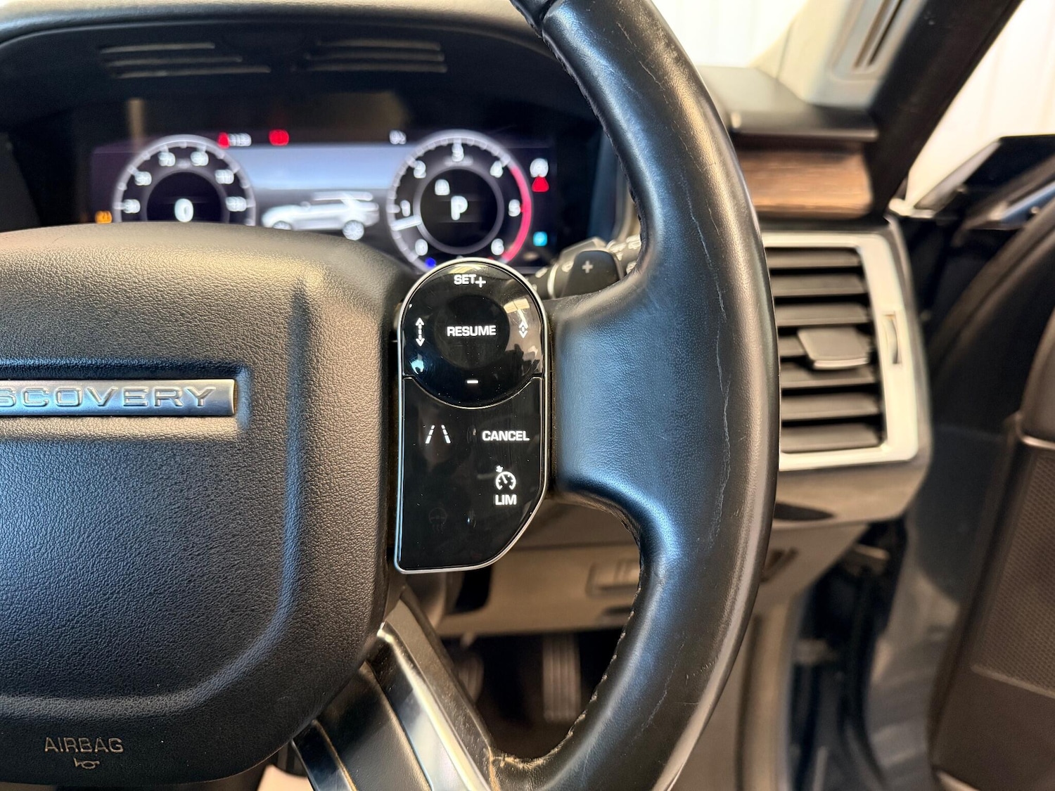 Used Land Rover Discovery 2018 for sale - 76913279: Photo 29