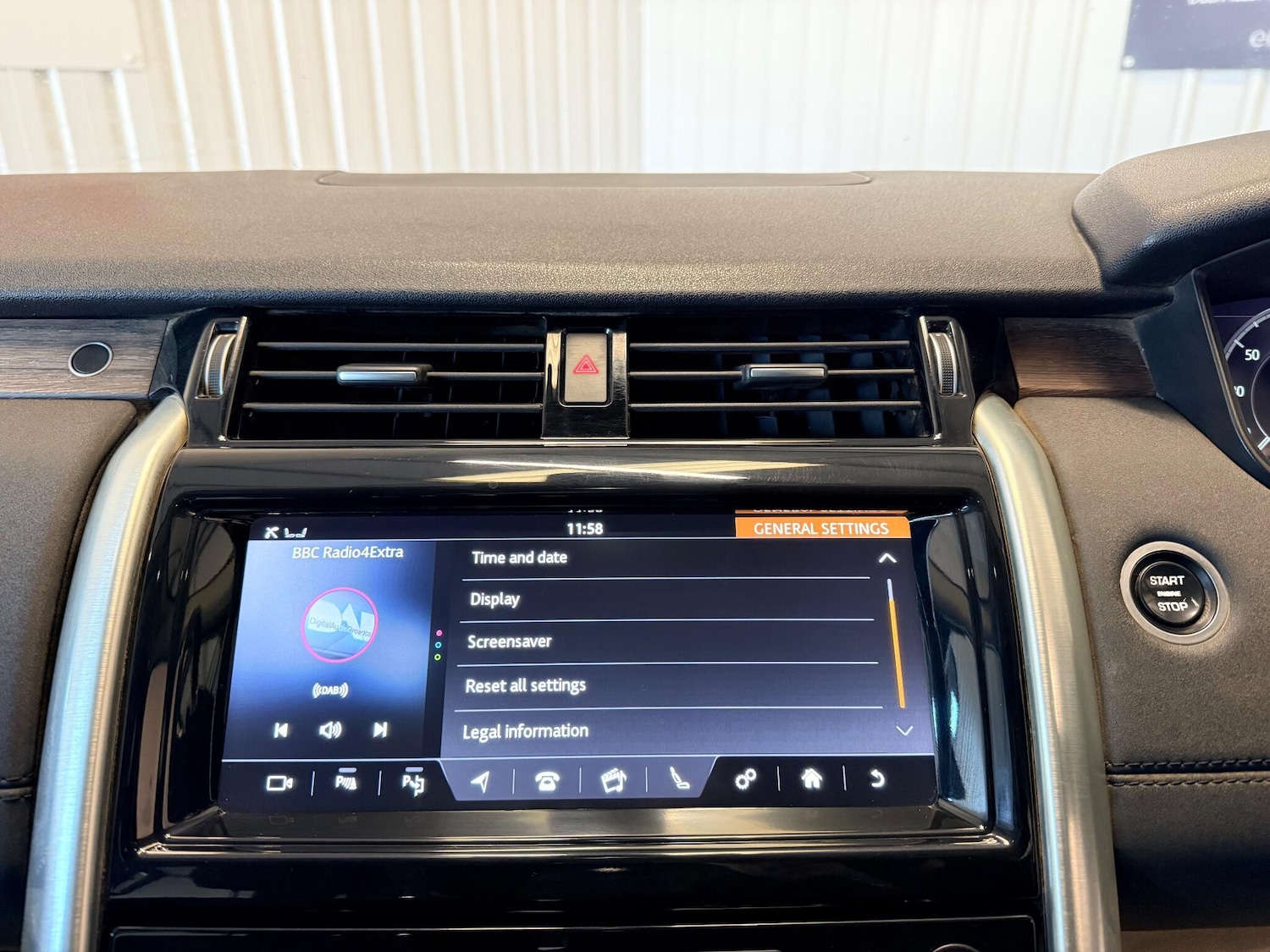 Used Land Rover Discovery 2018 for sale - 76913279: Photo 32