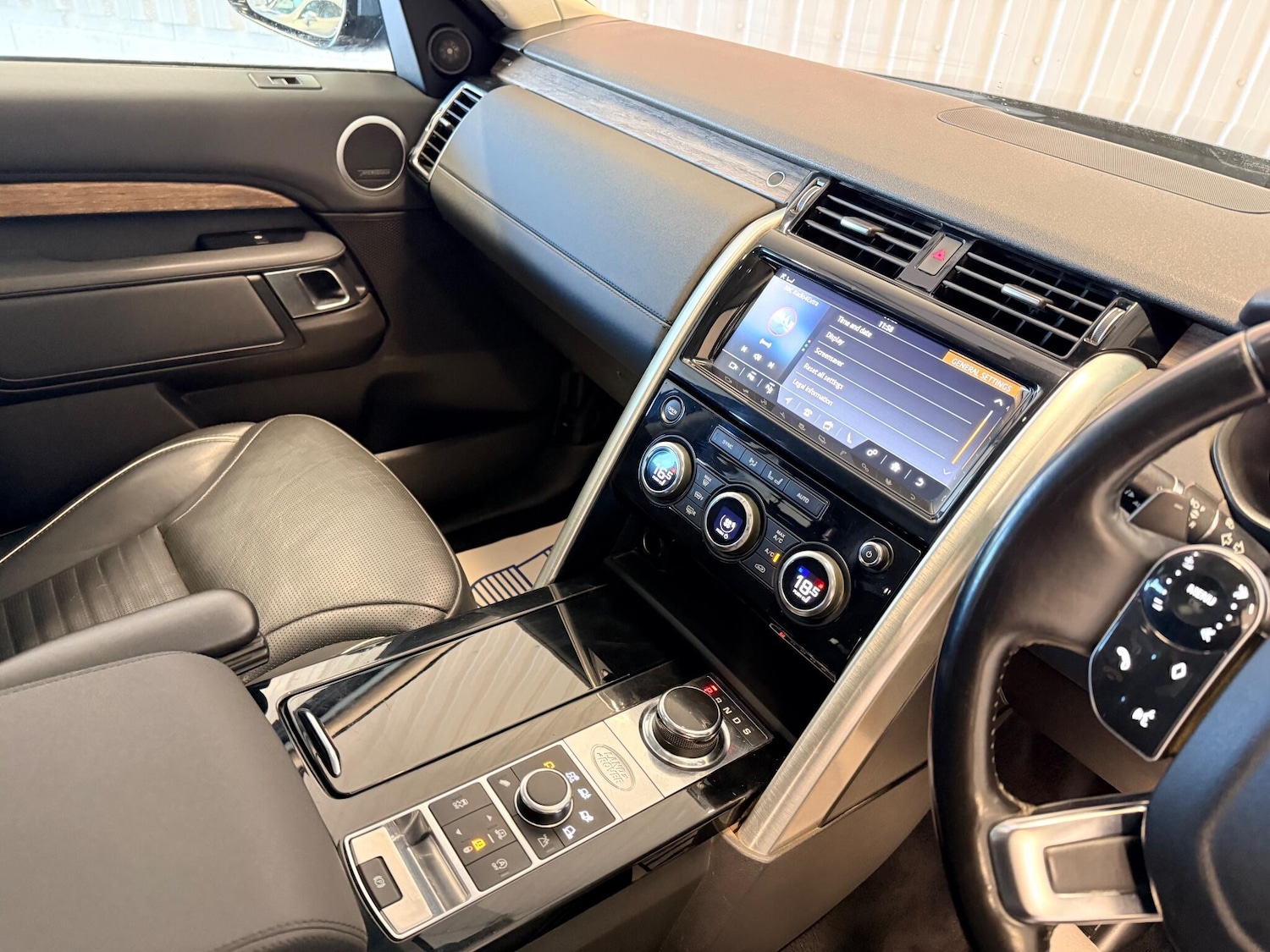 Used Land Rover Discovery 2018 for sale - 76913279: Photo 33