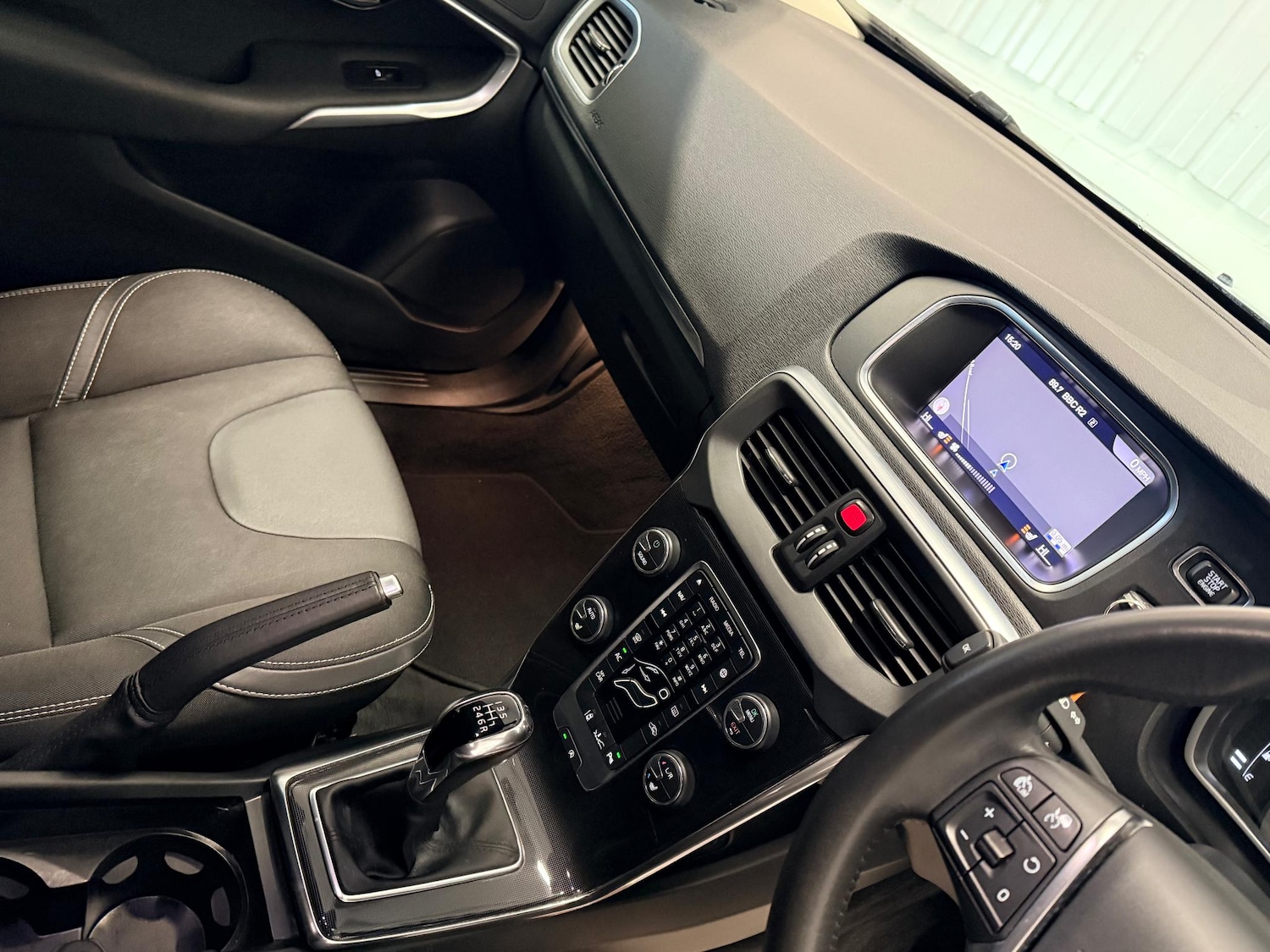 Used Volvo V40 2019 for sale - 76633106: Photo 28