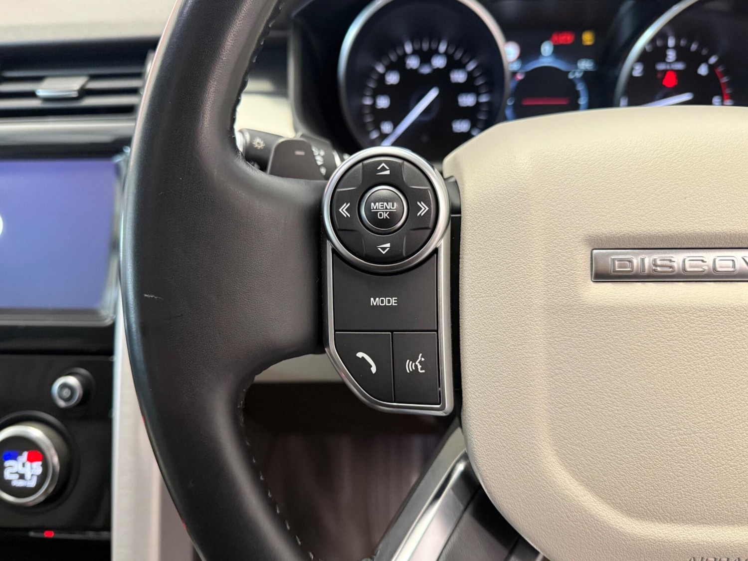 Used Land Rover Discovery 2017 for sale - 76214731: Photo 31