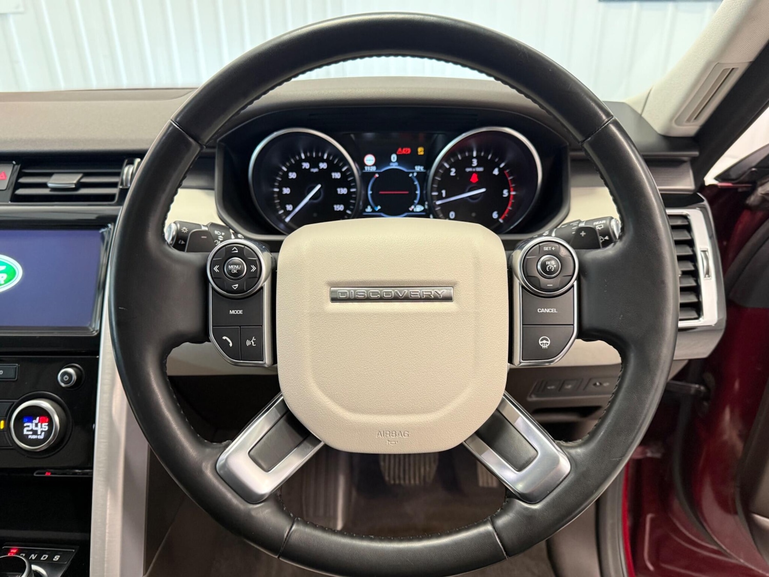 Used Land Rover Discovery 2017 for sale - 76214731: Photo 32